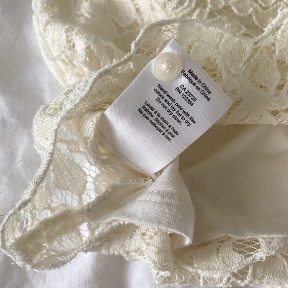 2/$40💜 CLOSET CLEAN OUT: Aritzia lace blouse - Picture 5 of 6